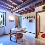 Casa Mocchetti * Лезено