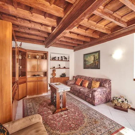 Casa Mocchetti بيت للعطل *
