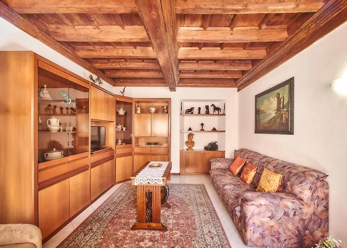 Casa Mocchetti بيت للعطل